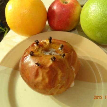 Krok 3 - Jabłko pieczone z goździkami foto