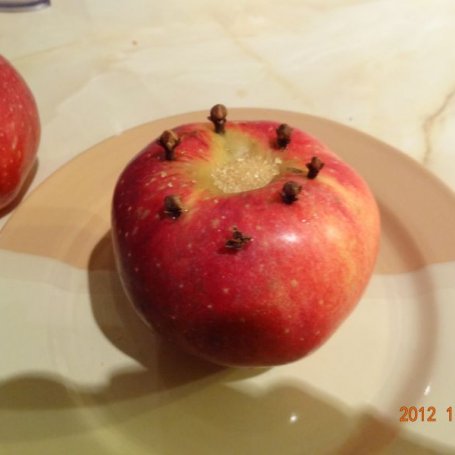 Krok 1 - Jabłko pieczone z goździkami foto