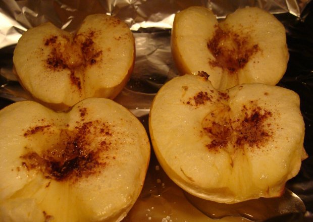 Fotografia przedstawiająca jabłko pieczone