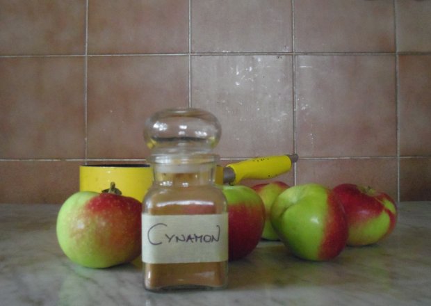 Fotografia przedstawiająca jabłuszka z garnuszka