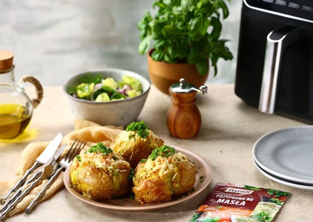 Fotografia przedstawiająca Jacket potato z air fryera