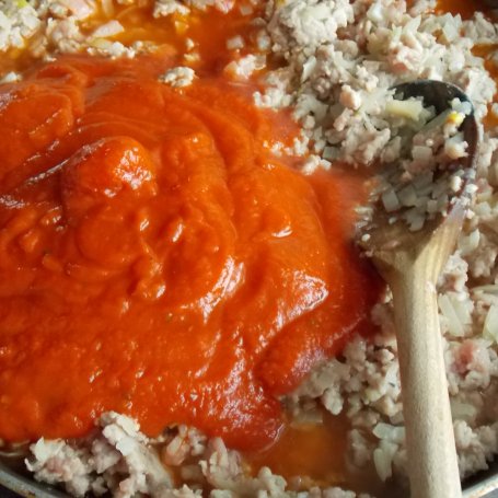 Krok 2 - Jaglane klopsiki ze szpinakiem w sosie pomidorowym foto