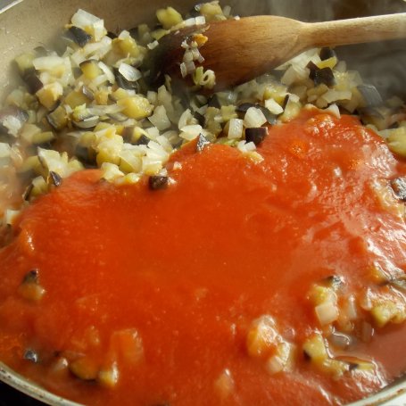 Krok 4 - Jaglane pulpeciki w pomidorowym sosie z bakłażanem foto