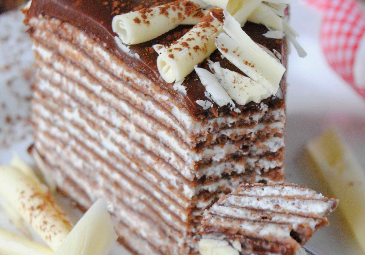 Jaglano- czekoladowy tort naleśnikowy foto