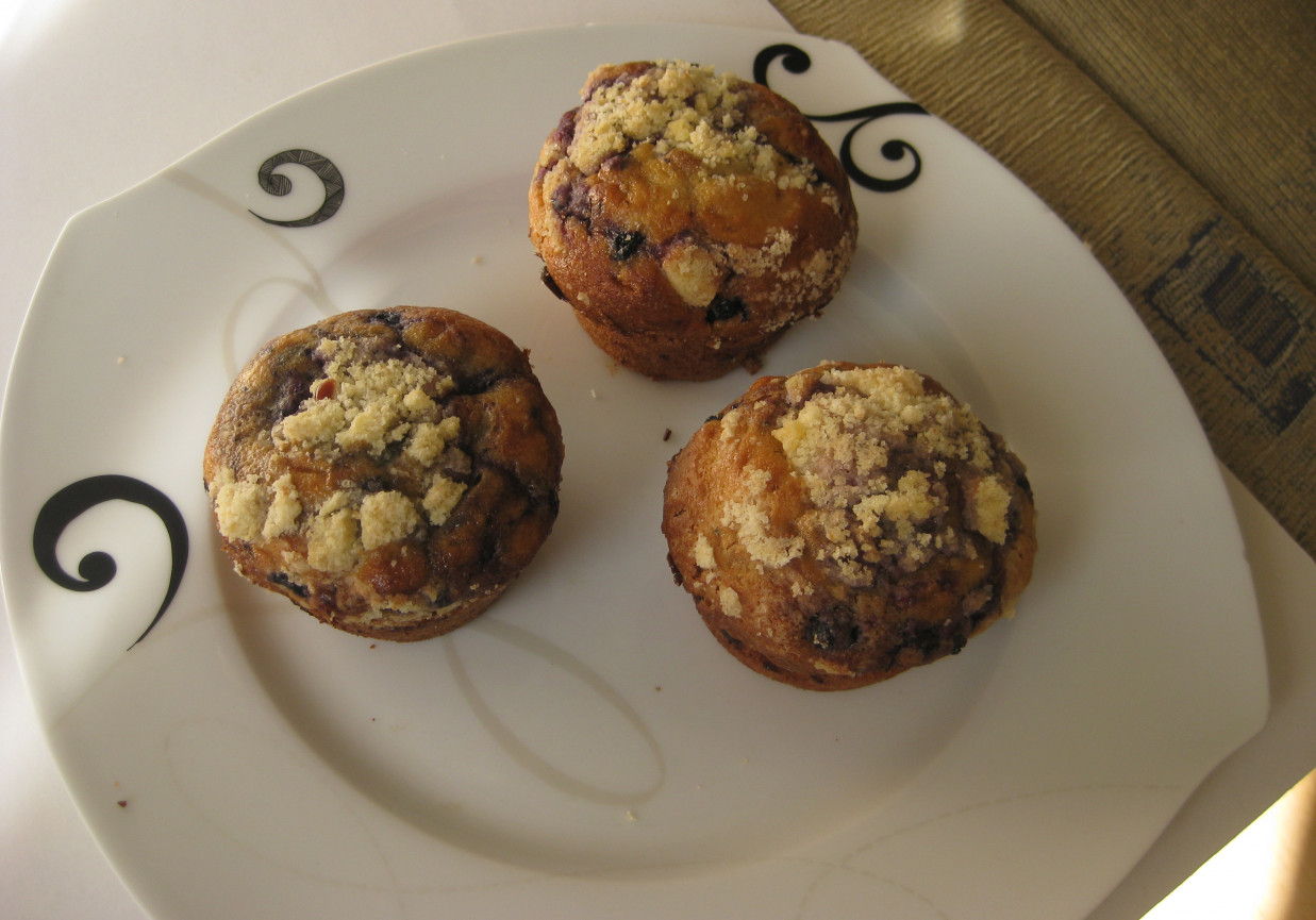 Jagodowe muffinki z kruszkonką foto