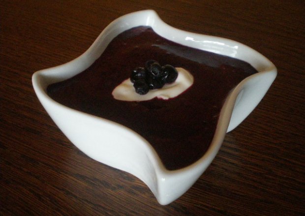 Fotografia przedstawiająca Jagodowo- truskawkowy deser