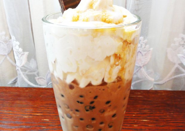 Fotografia przedstawiająca Jagodowy deser kawowy