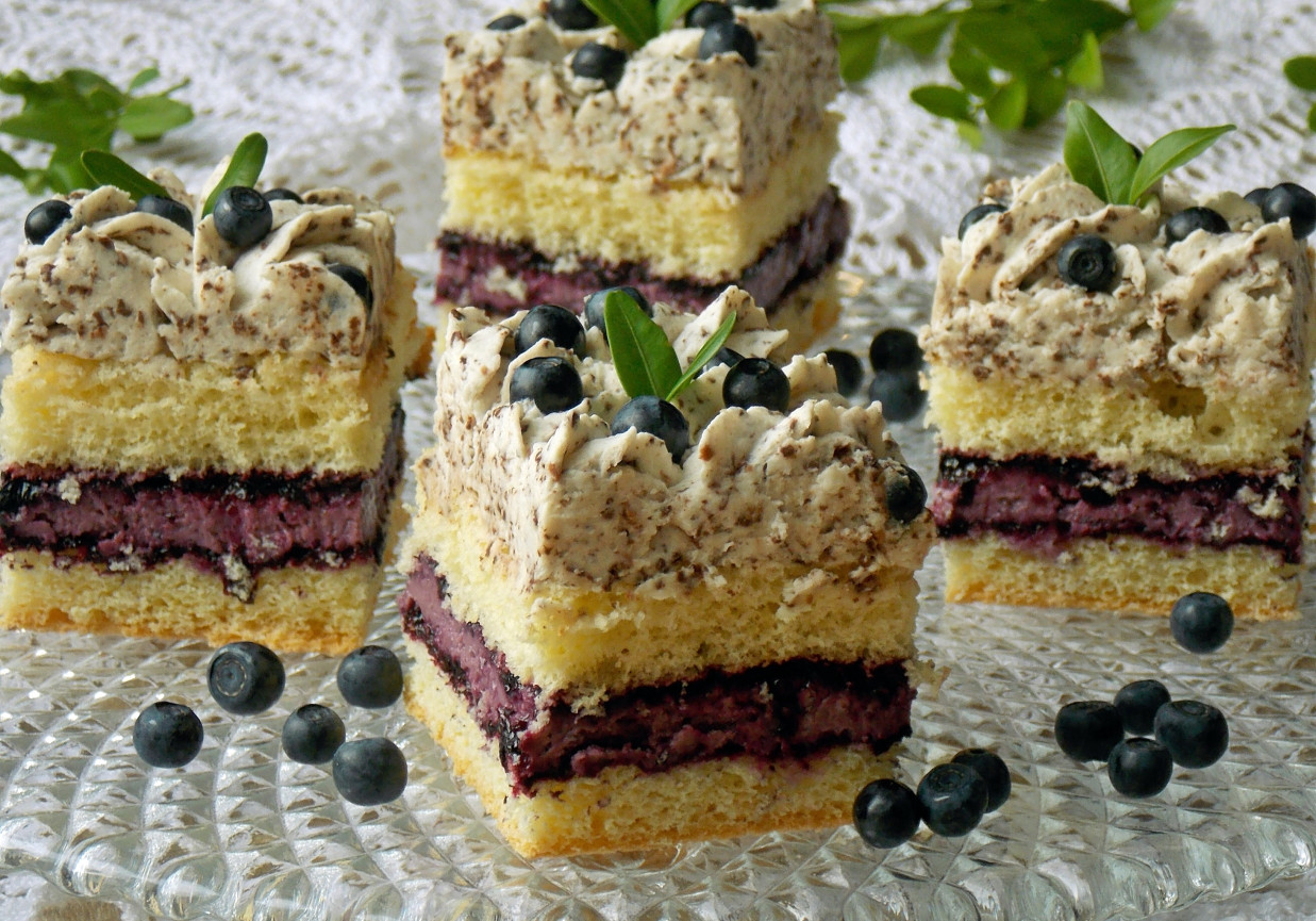 Jagodowy sernik w biszkopcie foto