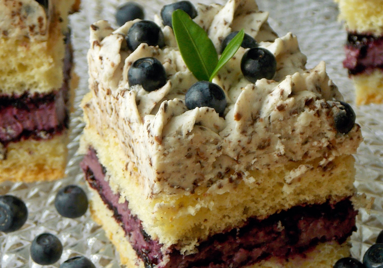 Jagodowy sernik w biszkopcie foto