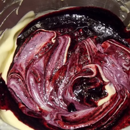 Krok 3 - Jagodowy sernik w biszkopcie foto