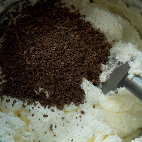 Krok 5 - Jagodowy sernik w biszkopcie foto