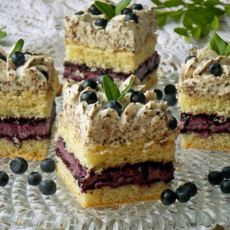 Krok 6 - Jagodowy sernik w biszkopcie foto