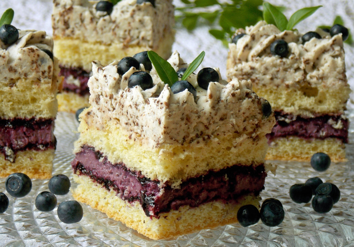 Jagodowy sernik w biszkopcie foto