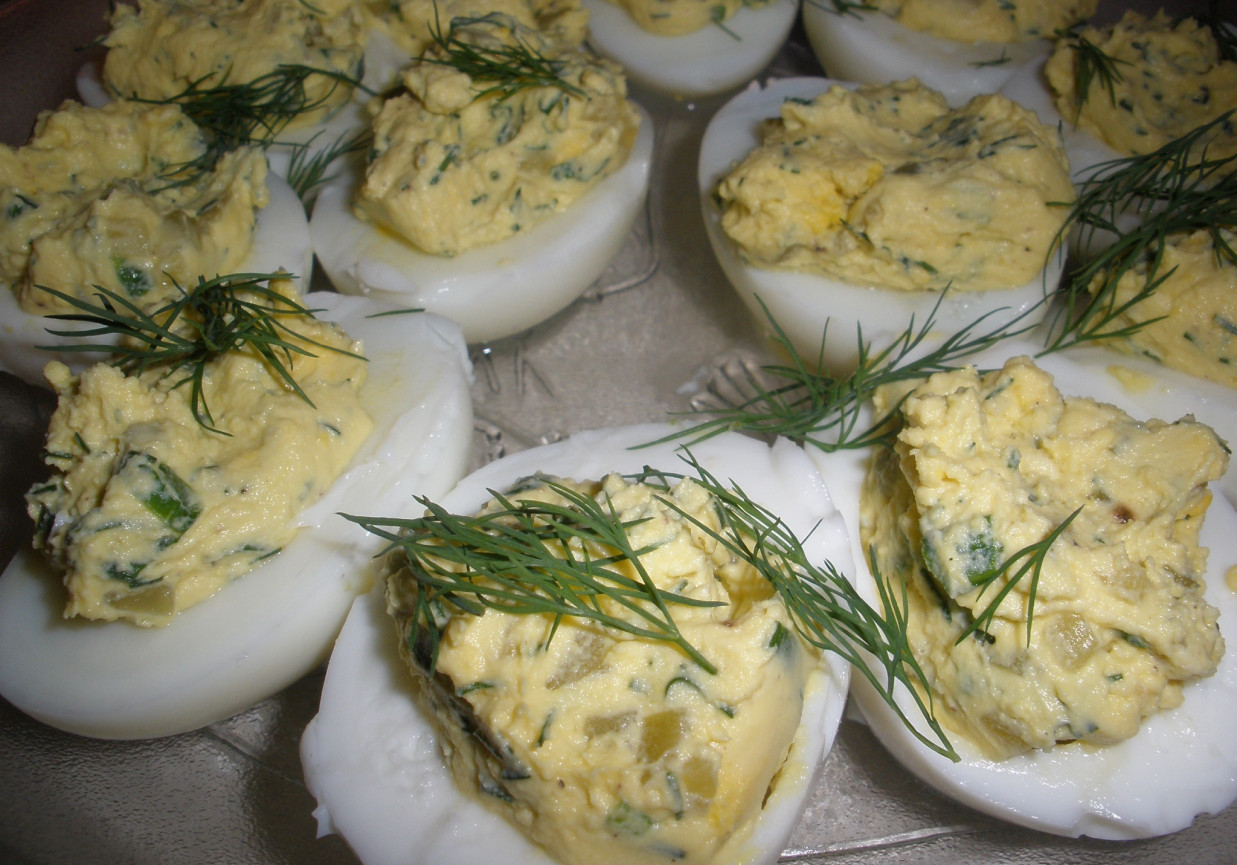 Jaja faszerowane koperkowo-ogórkowe foto