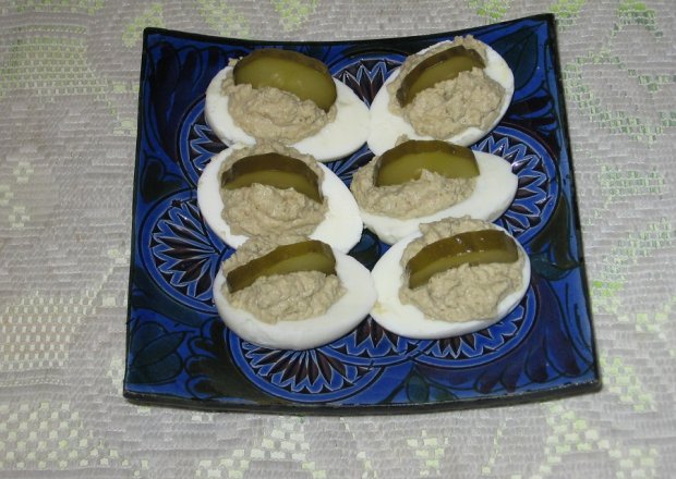 Fotografia przedstawiająca Jaja faszerowane pastą z makreli