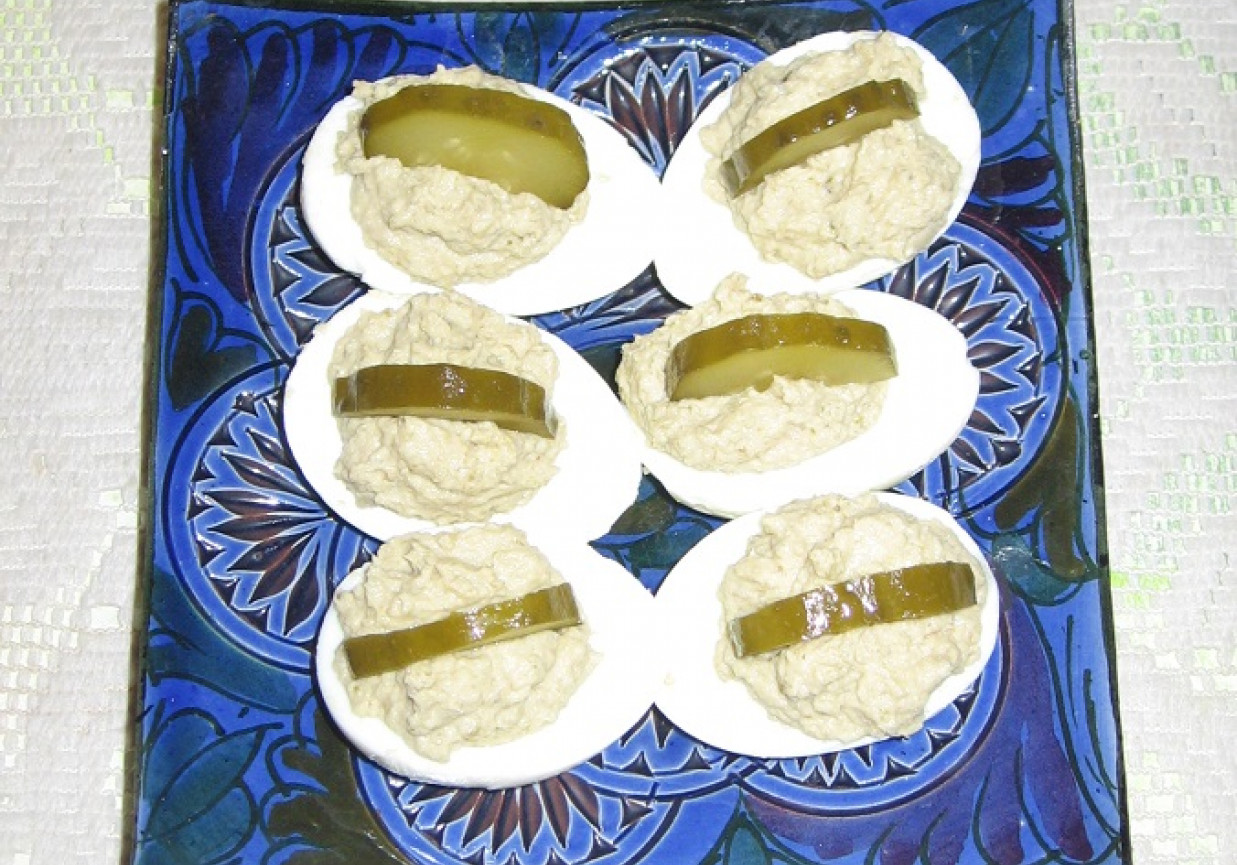 Jaja faszerowane pastą z makreli foto