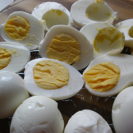 Krok 3 - Jaja faszerowane pieczarkami w sosie koperkowo-czosnkowym foto