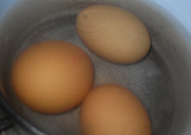 Fotografia przedstawiająca Jaja mollets, czytli na półtwardo