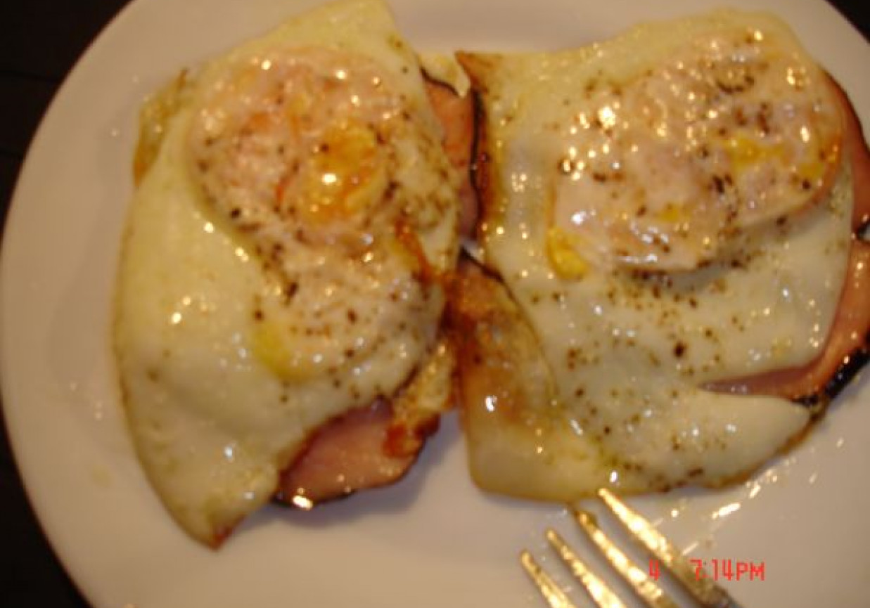 Jaja na szynce parmeńskiej foto