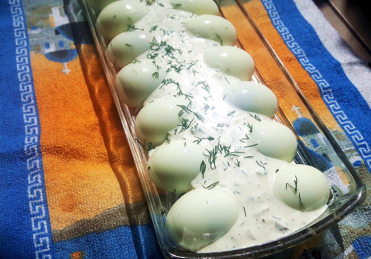 Jaja w sosie ogórkowo-koperkowym foto