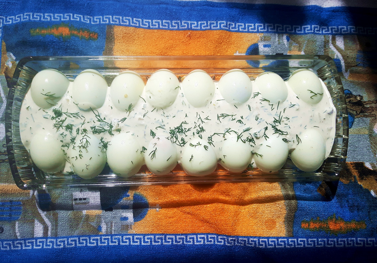 Jaja w sosie ogórkowo-koperkowym foto