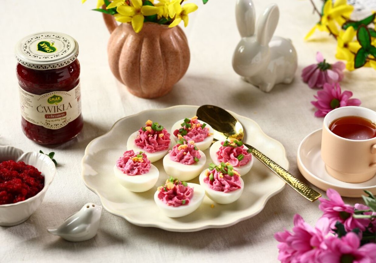 Jaja z farszem z ćwikły chrzanowej foto
