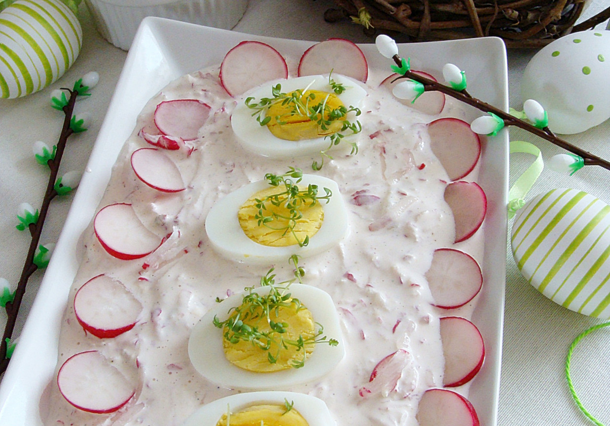 Jajeczka w rzodkiewkowym sosie foto