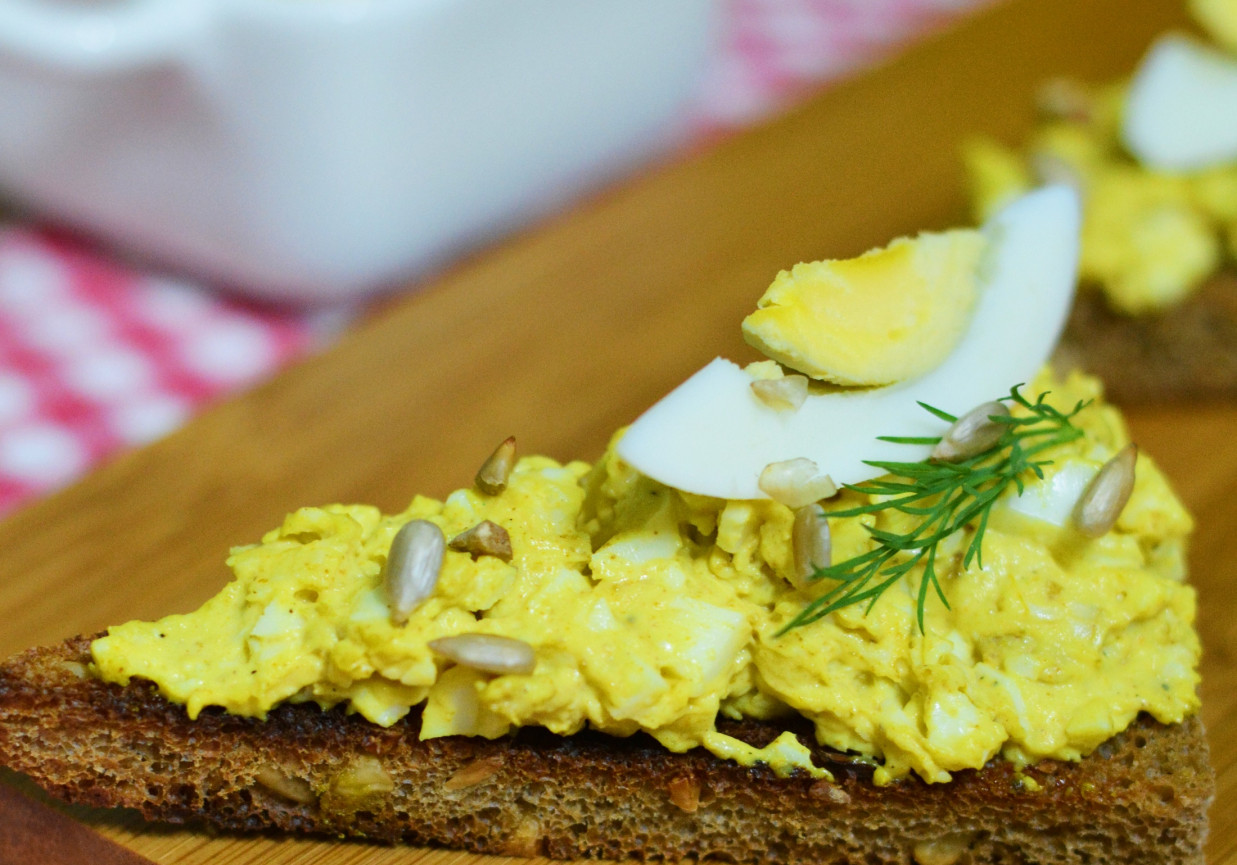Jajeczna pasta z kurczakiem w curry DoradcaSmaku.pl