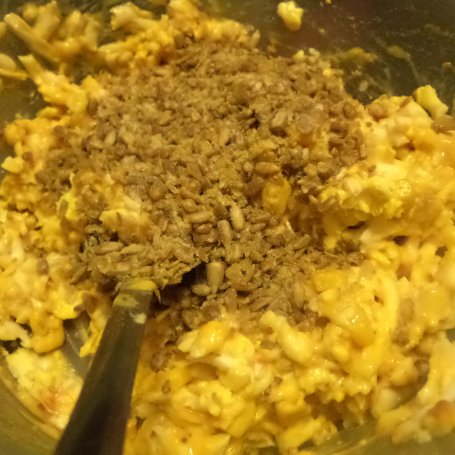 Krok 3 - Jajeczne kotleciki z dodatkiem kukurydzy i słonecznika :) foto