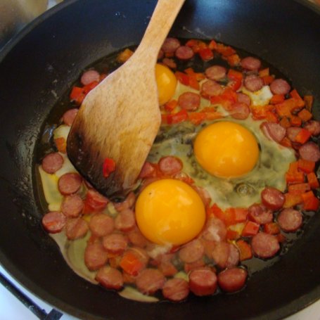 Krok 4 - Jajecznica, czyli niezadowne śniadanie foto