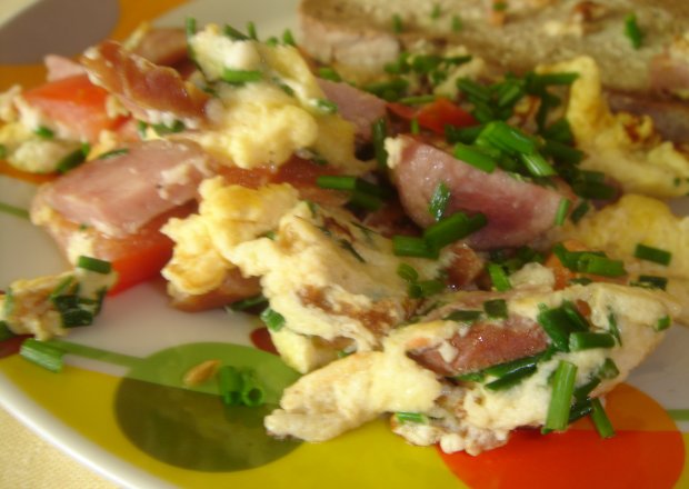 Fotografia przedstawiająca Jajecznica delikatna jak omlet
