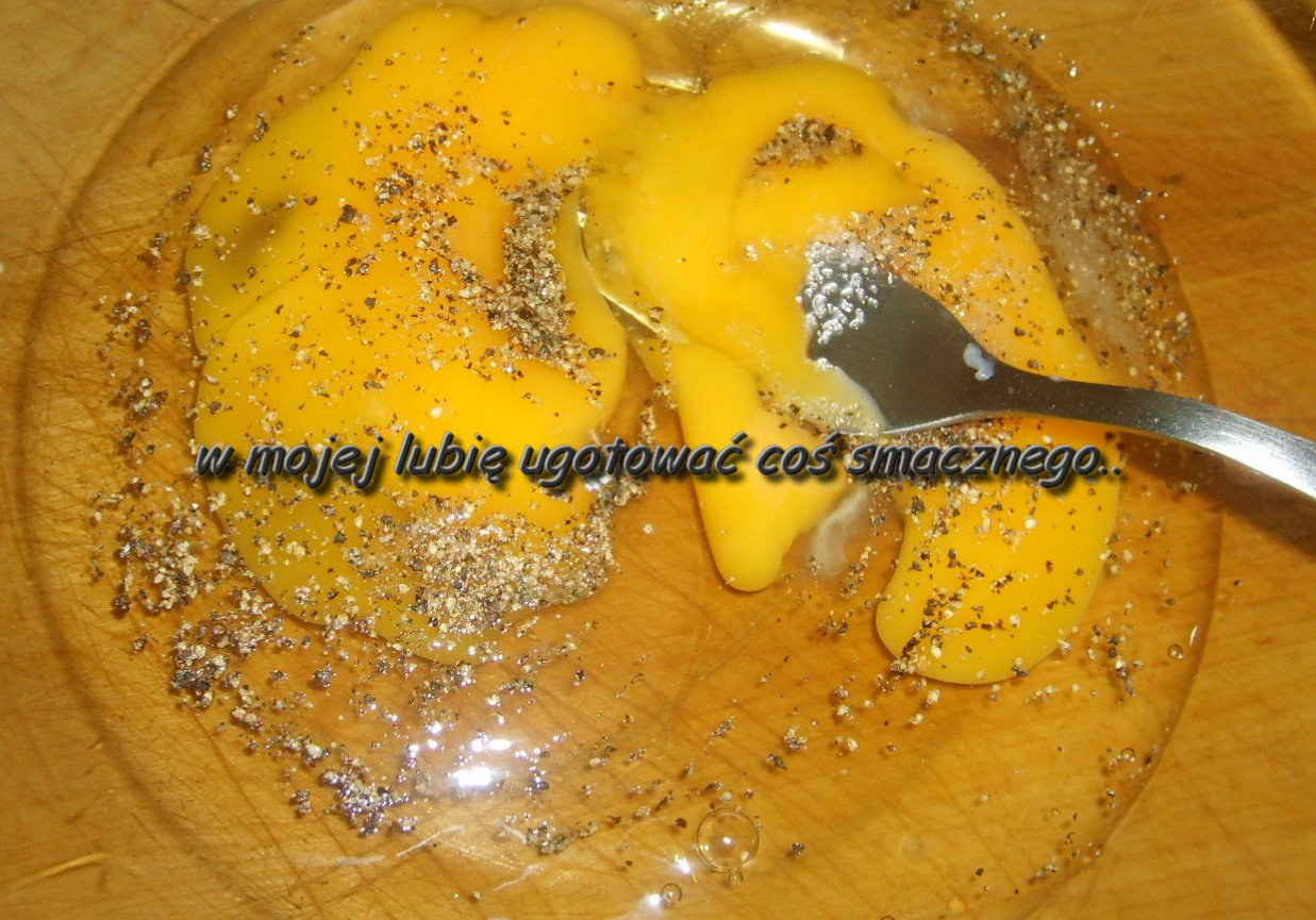 jajecznica na śląskiej z razowym chlebkiem... foto