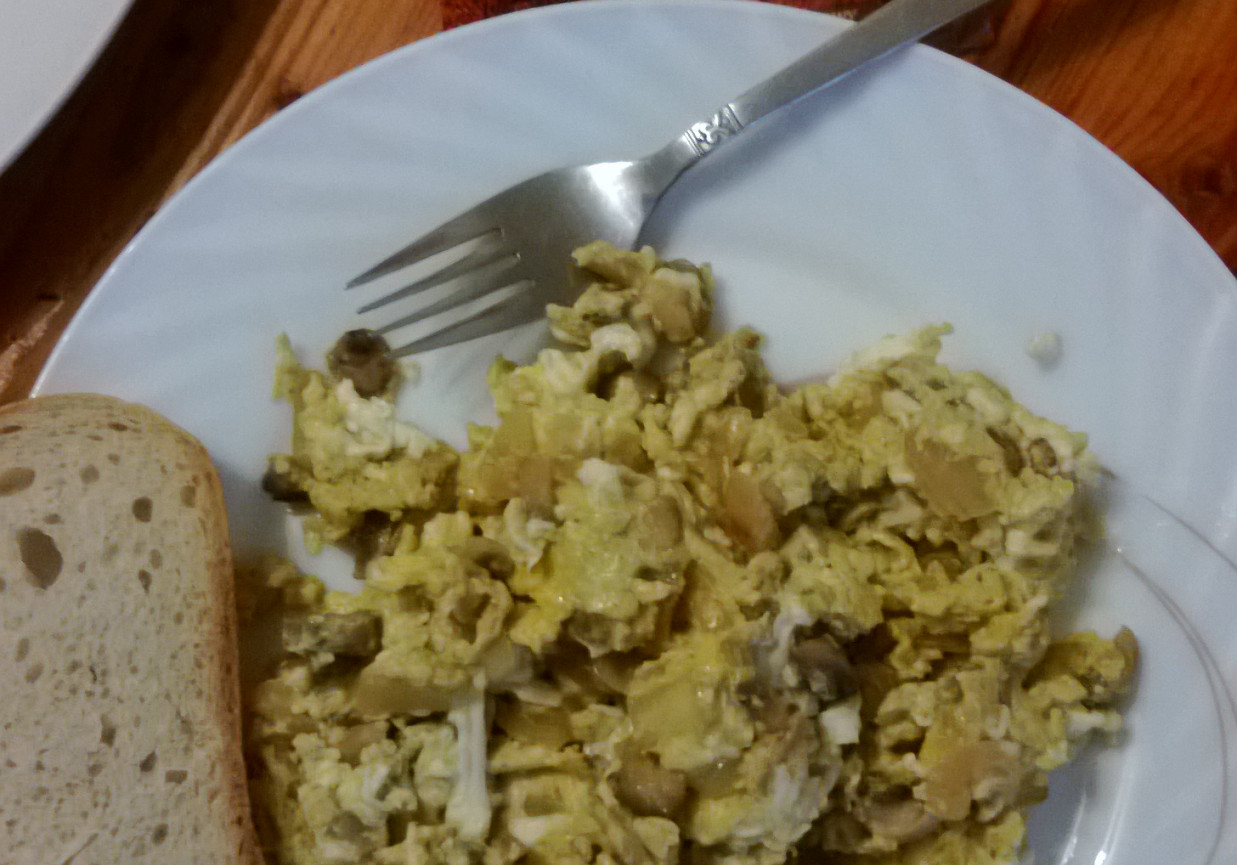 Jajecznica na szybkie śniadanie foto