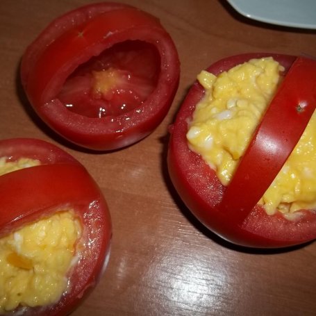 Krok 2 - Jajecznica  w pomidorowych koszyczkach foto