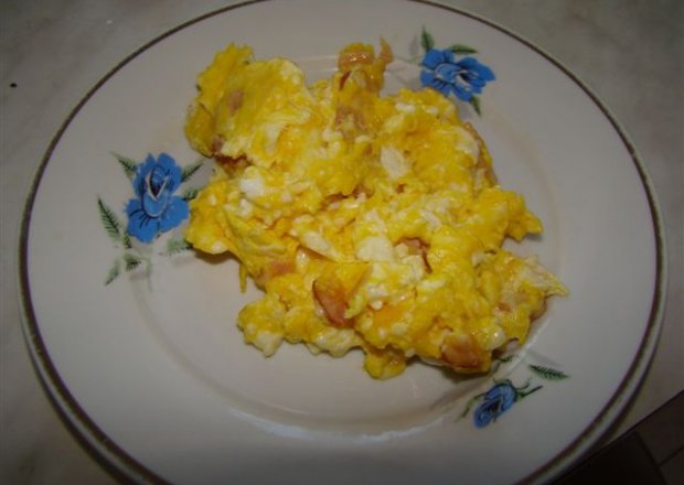 Fotografia przedstawiająca Jajecznica z boczkiem