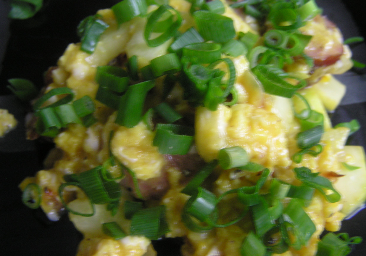 Jajecznica z cukinią i kiełbasą jałowcową foto