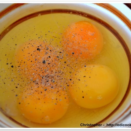 Krok 2 - Jajecznica z grzybami foto
