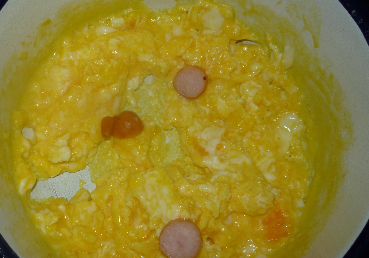 Jajecznica z kiełbasą toruńską foto