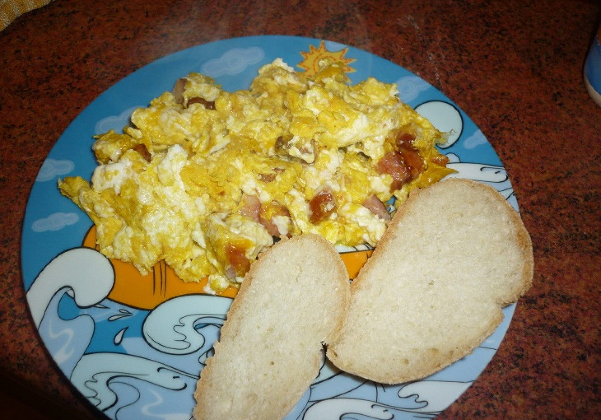 Jajecznica z kiełbasą foto