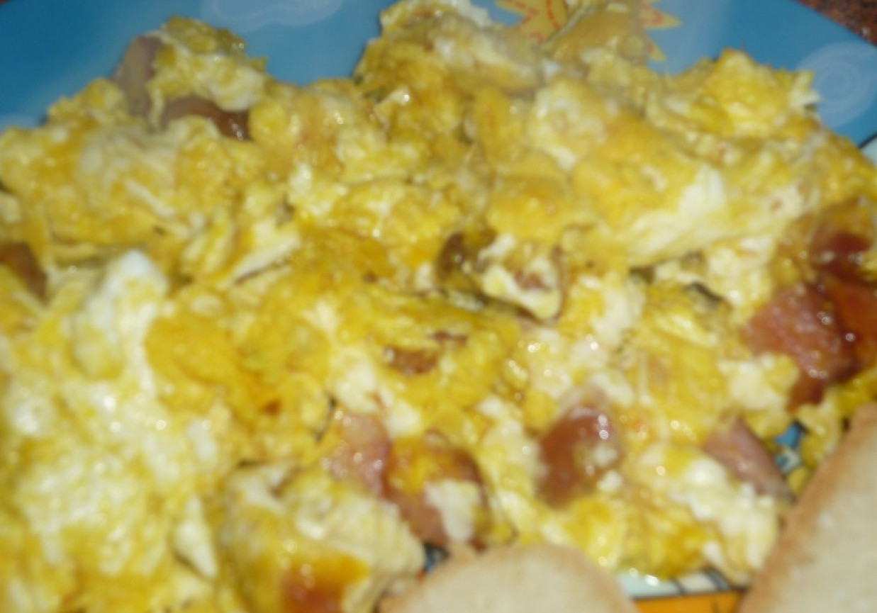 Jajecznica z kiełbasą foto