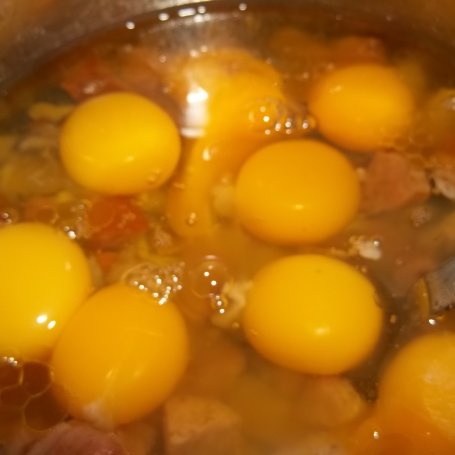 Krok 3 - Jajecznica z pieczarkami i kiełbasą foto
