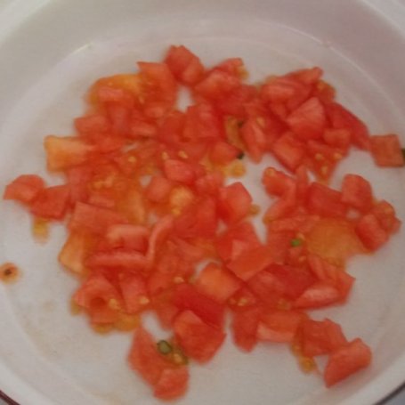 Krok 1 - Jajecznica z pomidorami na szczypiorku foto