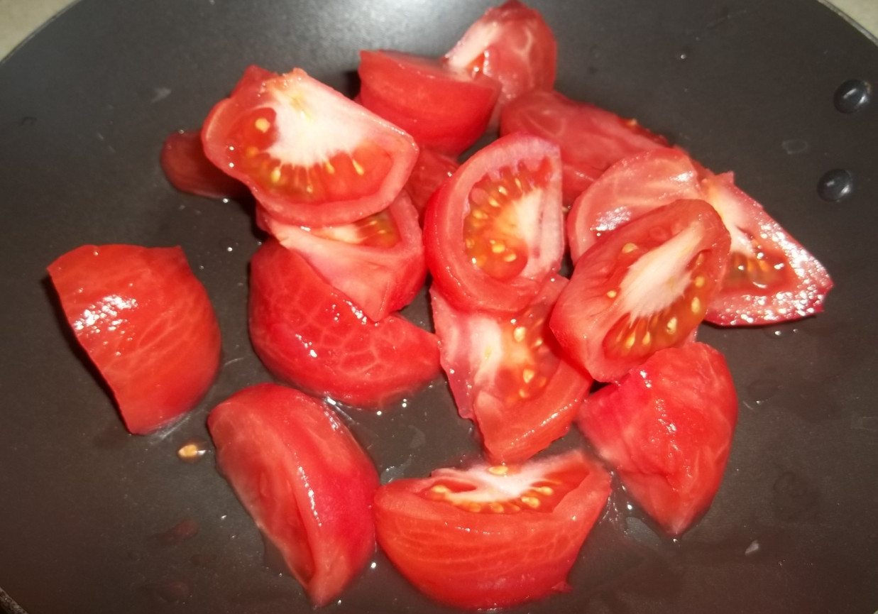 Jajecznica z pomidorami foto
