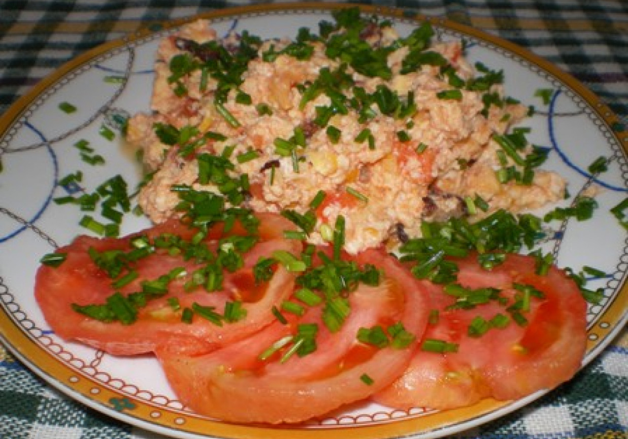 Jajecznica z pomidorami foto
