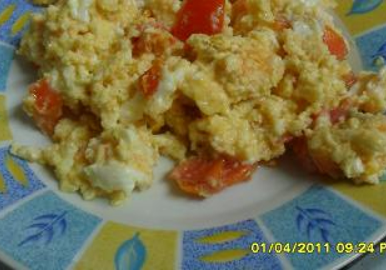jajecznica z pomidorami foto