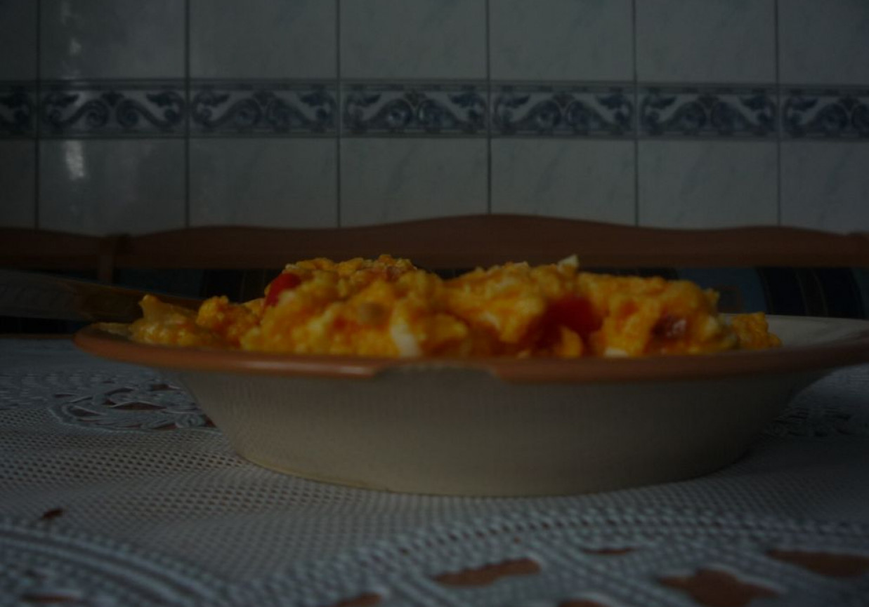 Jajecznica z pomidorami foto
