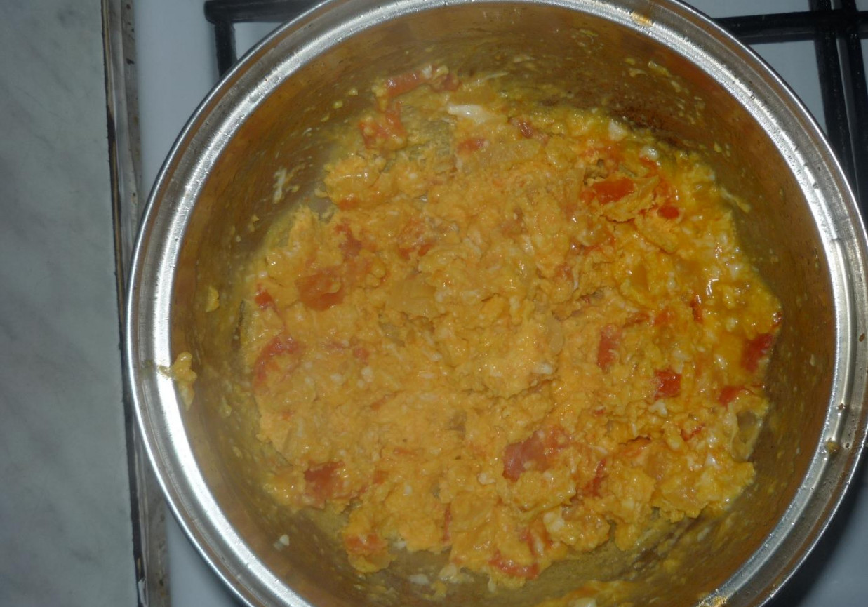 Jajecznica z pomidorami foto