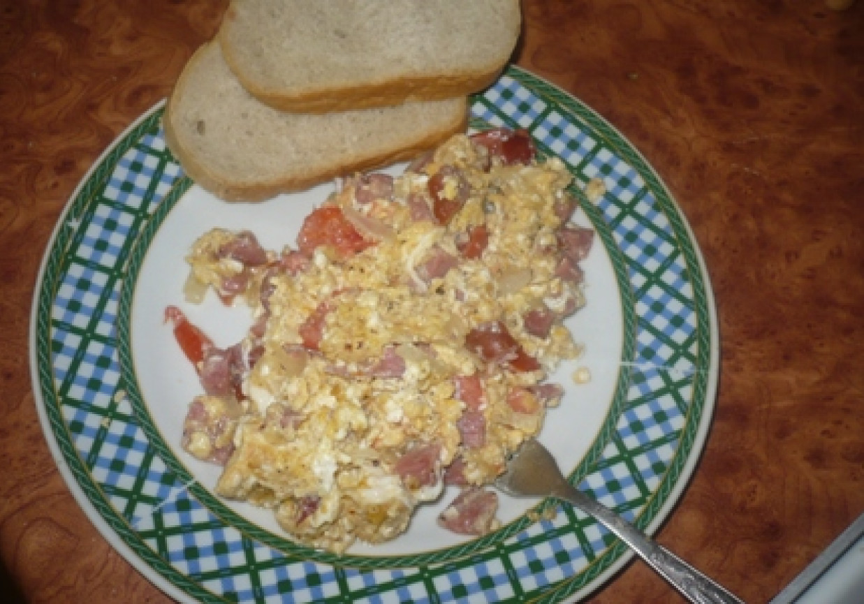 Jajecznica z pomidorem foto