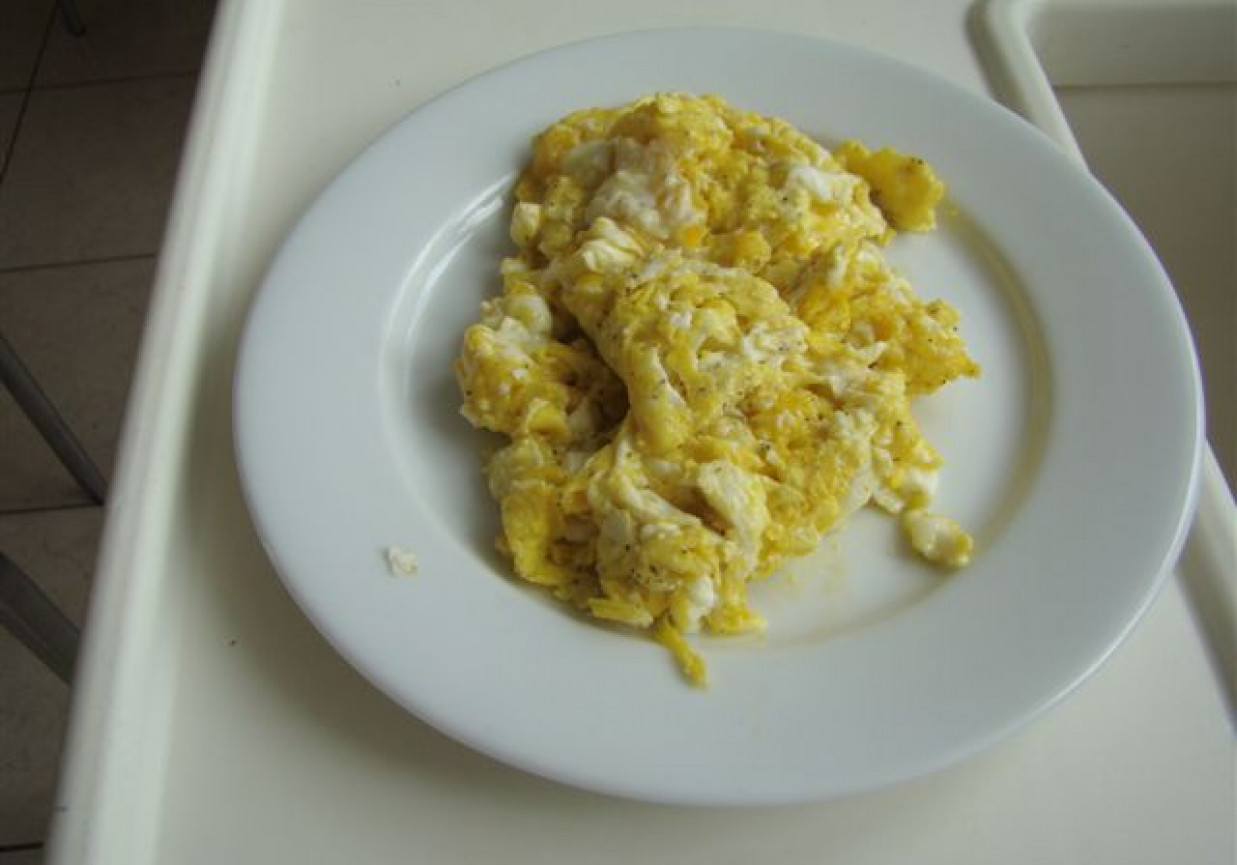 jajecznica z serem żółtym foto