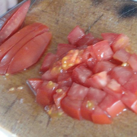 Krok 2 - jajecznica z szynką i pomidorem foto